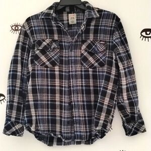 Thick n cozy Dickies Flannel. Perfect for chopping wood or cozy bonfire.